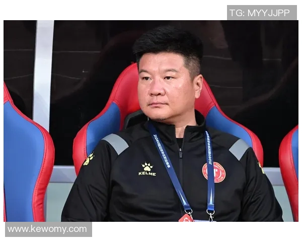 重庆足球队的战术解析与运营体系的深度剖析与发展方向探讨